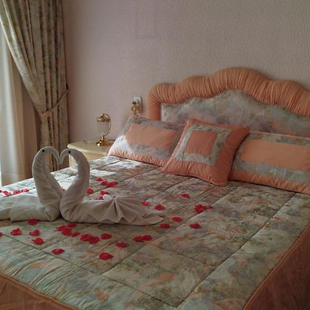 Elche Holidays Екстериор снимка